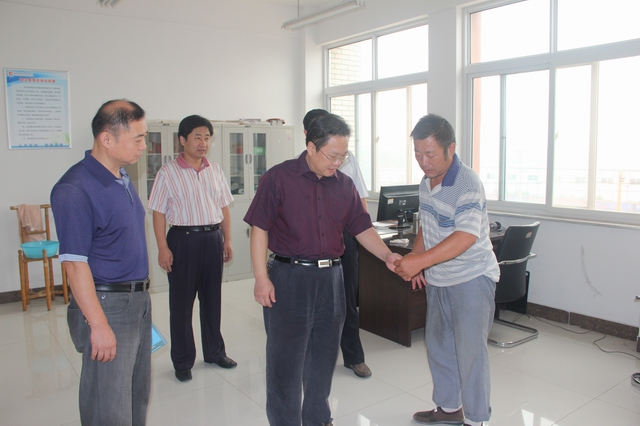 高權(quán)到市特教中心走訪慰問(wèn)教職工