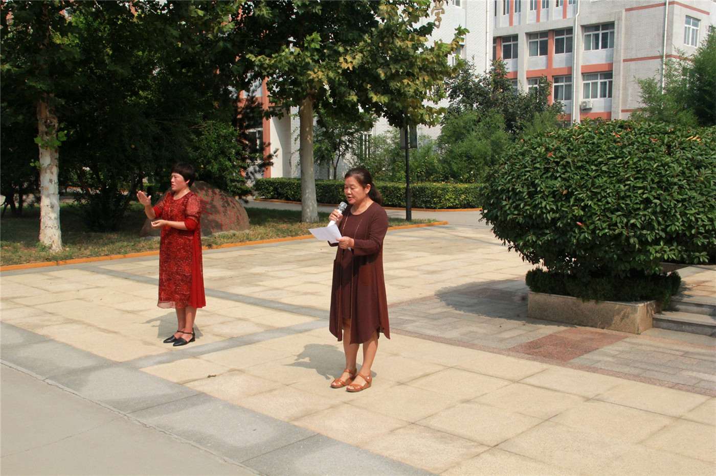 “弘揚(yáng)明月精神 爭做文明學(xué)生”