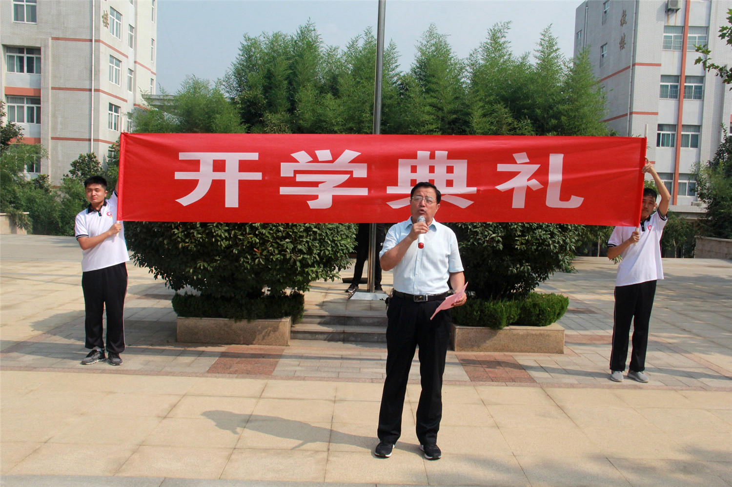 “弘揚(yáng)明月精神 爭做文明學(xué)生”