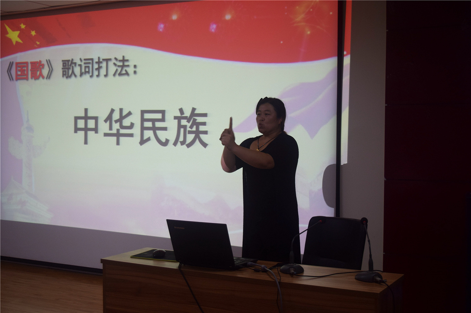 市特教中心組織慶祝國(guó)際聾人節(jié)暨國(guó)歌新手語(yǔ)使用啟動(dòng)儀式