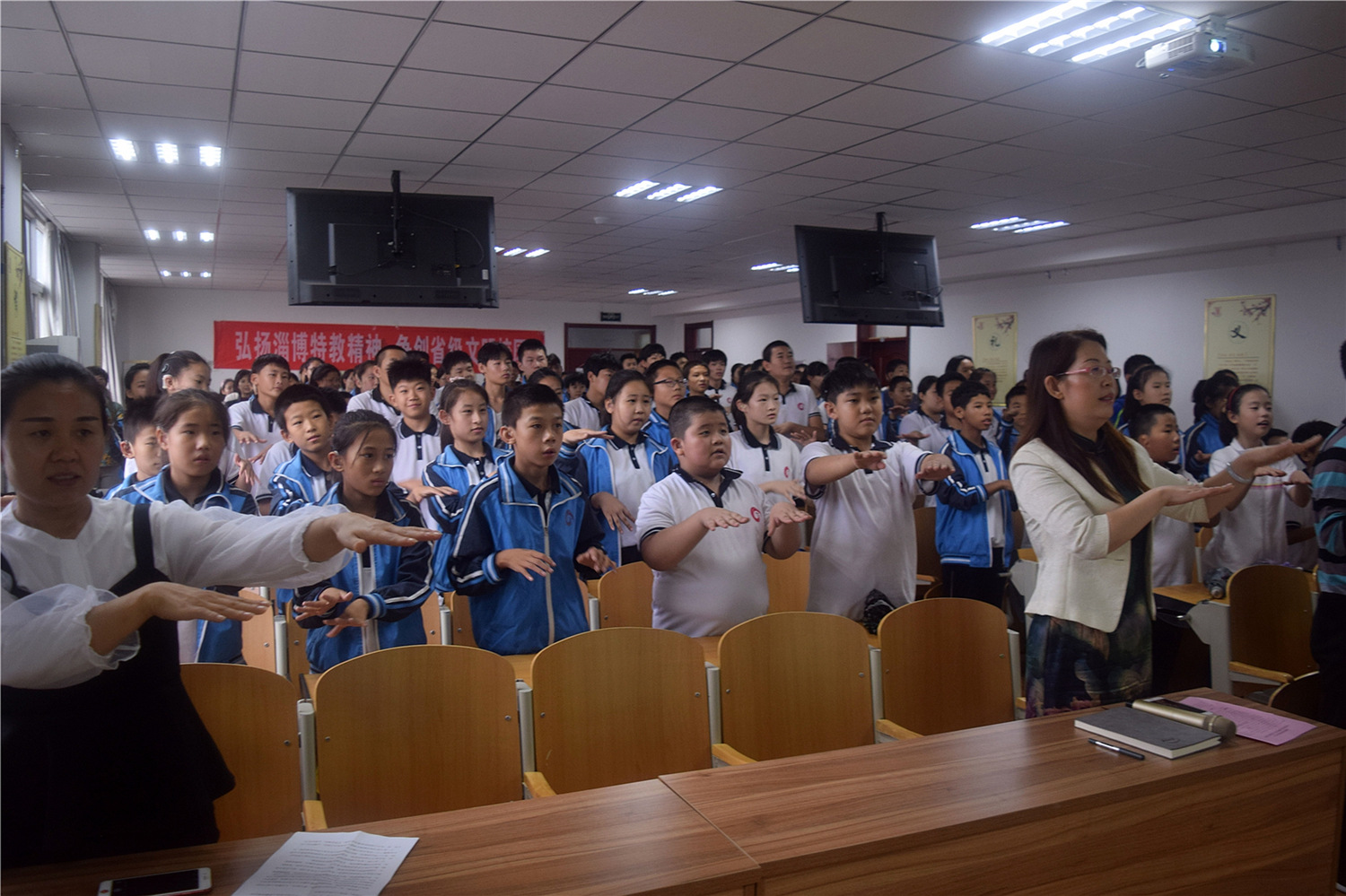 市特教中心組織慶祝國(guó)際聾人節(jié)暨國(guó)歌新手語(yǔ)使用啟動(dòng)儀式