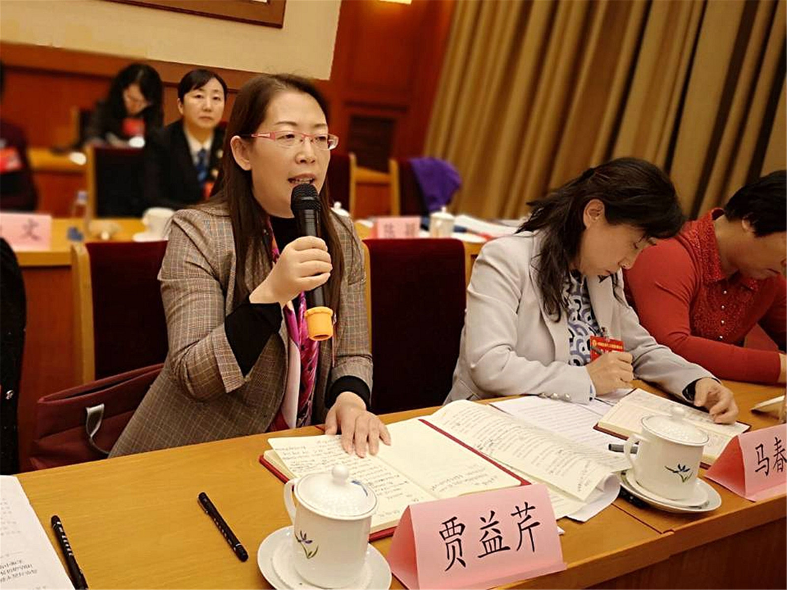 巾幗心向黨 感恩新時代：我校教師賈益芹參加中國婦女十二大