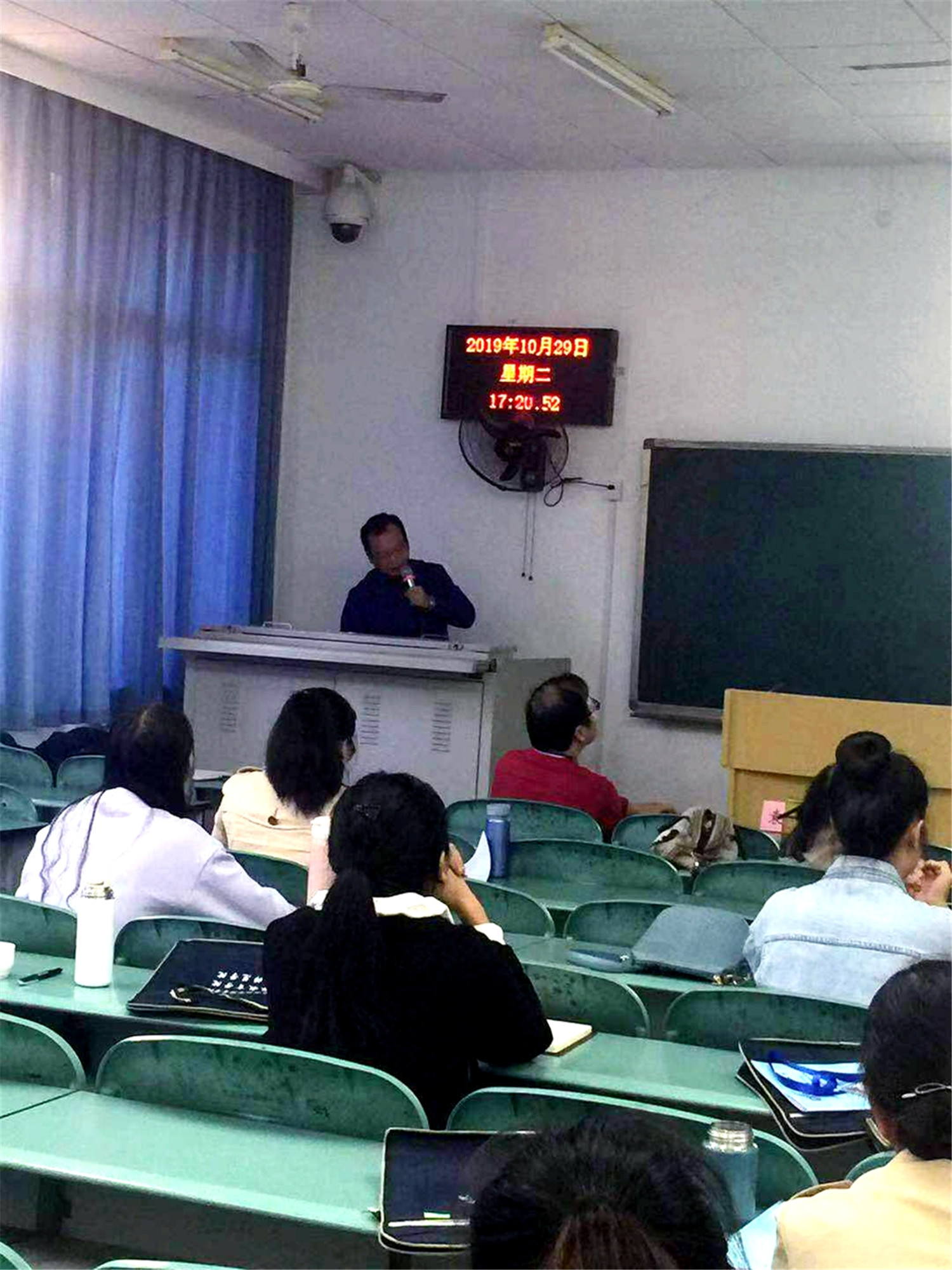 市特教中心教師在全國特校（盲校）義務(wù)教育課程標(biāo)準(zhǔn)國家級培訓(xùn)中授課交流