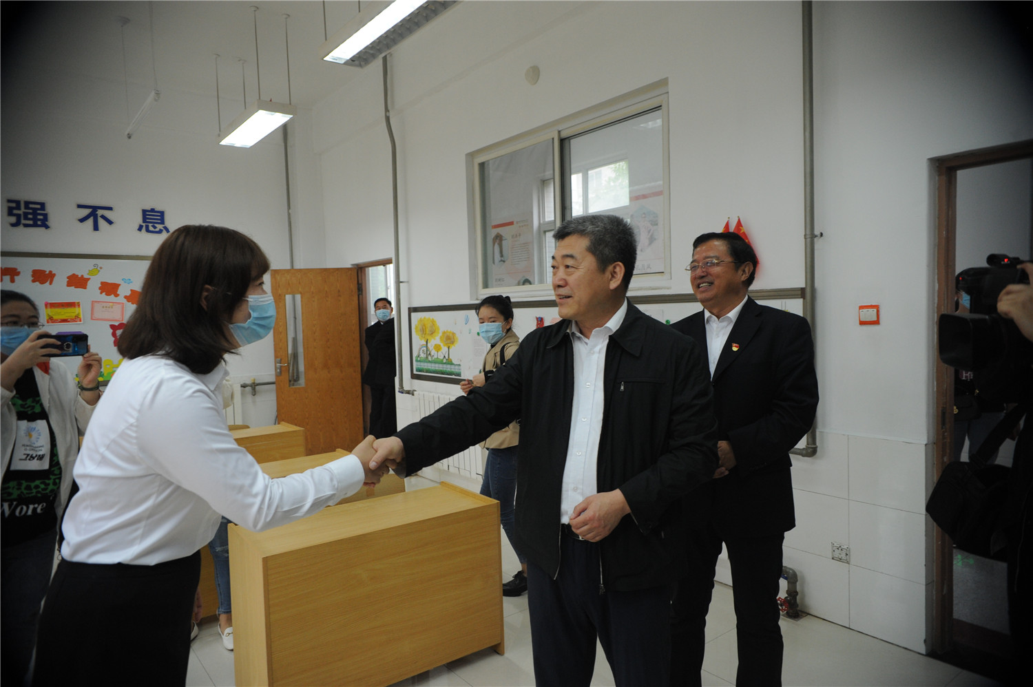 關(guān)愛(ài)殘疾兒童，讓愛(ài)灑滿校園