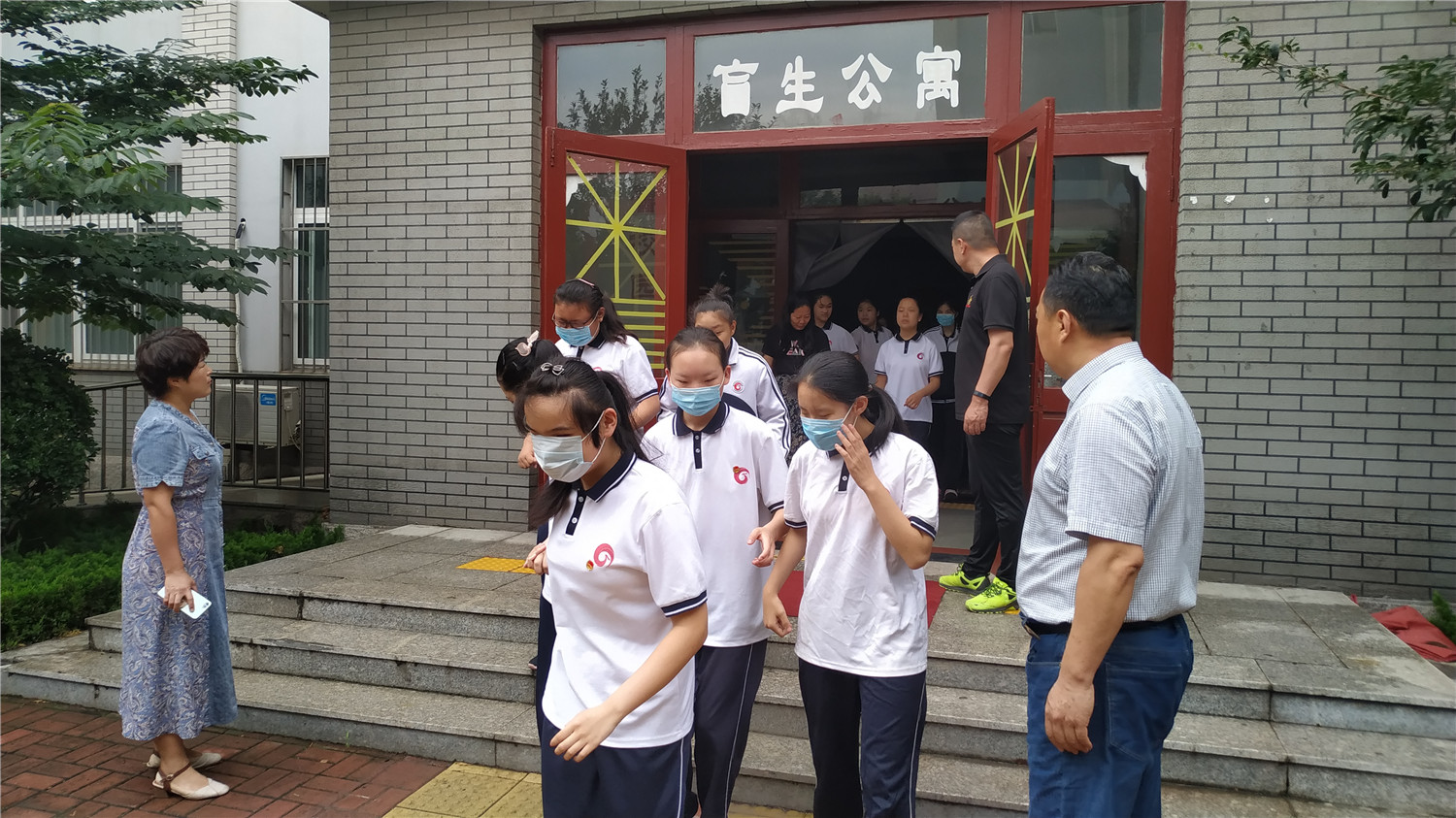 市特教中心組織視障學生應急疏散演練