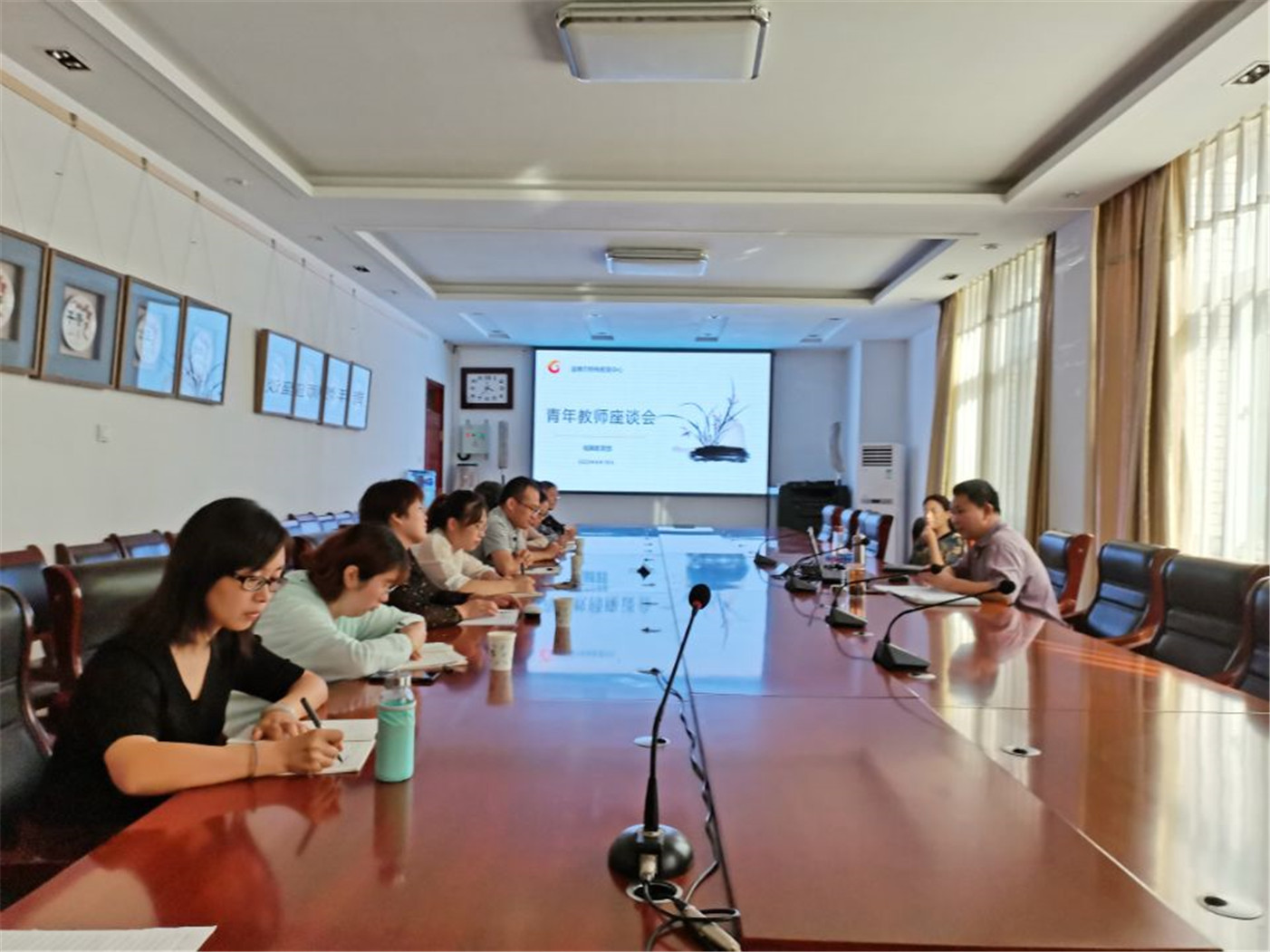 高標(biāo)定位 擔(dān)當(dāng)有為 爭做新時(shí)代優(yōu)秀教師