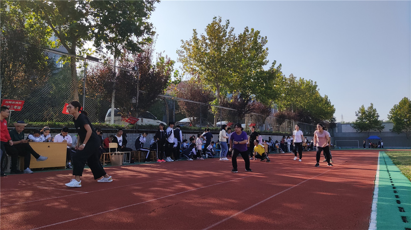 享健身運(yùn)動(dòng)樂趣，展教師別樣風(fēng)采