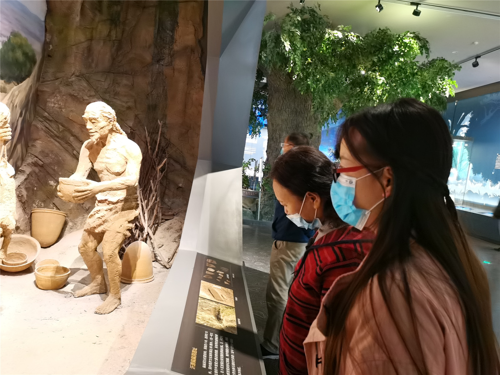 市特教中心組織開展“沉浸陶風(fēng)琉韻，感悟時代脈博”特色教研活動