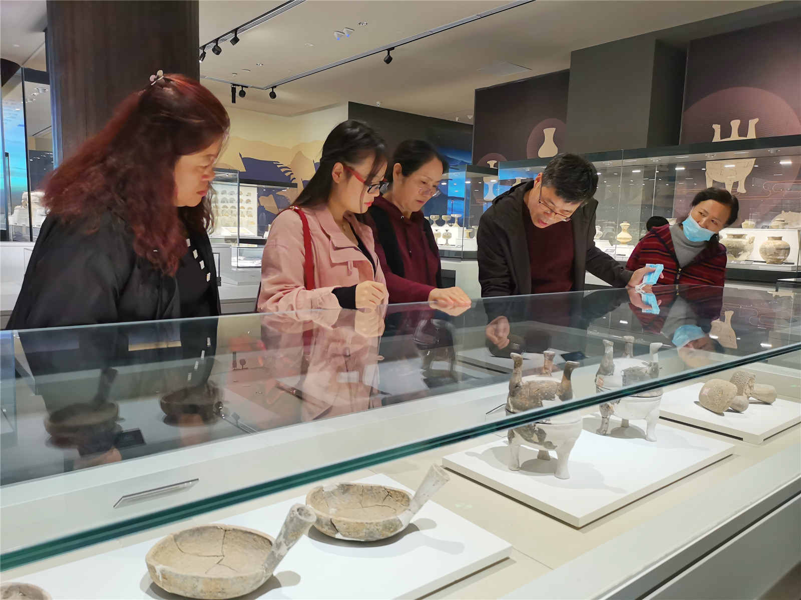 市特教中心組織開展“沉浸陶風(fēng)琉韻，感悟時代脈博”特色教研活動