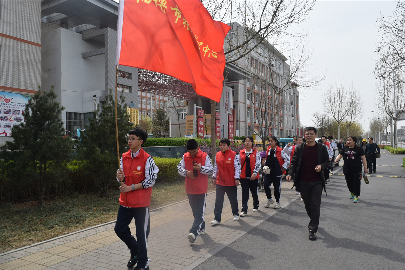 緬懷革命先烈，傳承紅色基因