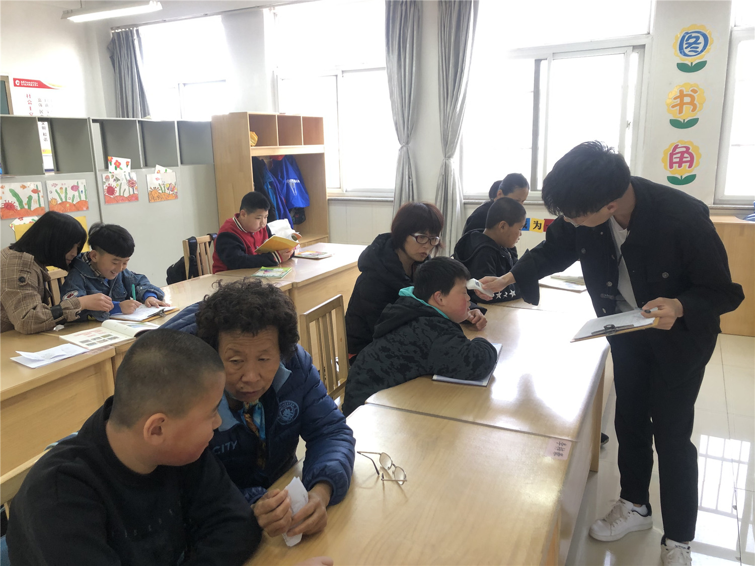 市特教中心召開(kāi)實(shí)習(xí)教師工作總結(jié)會(huì)議