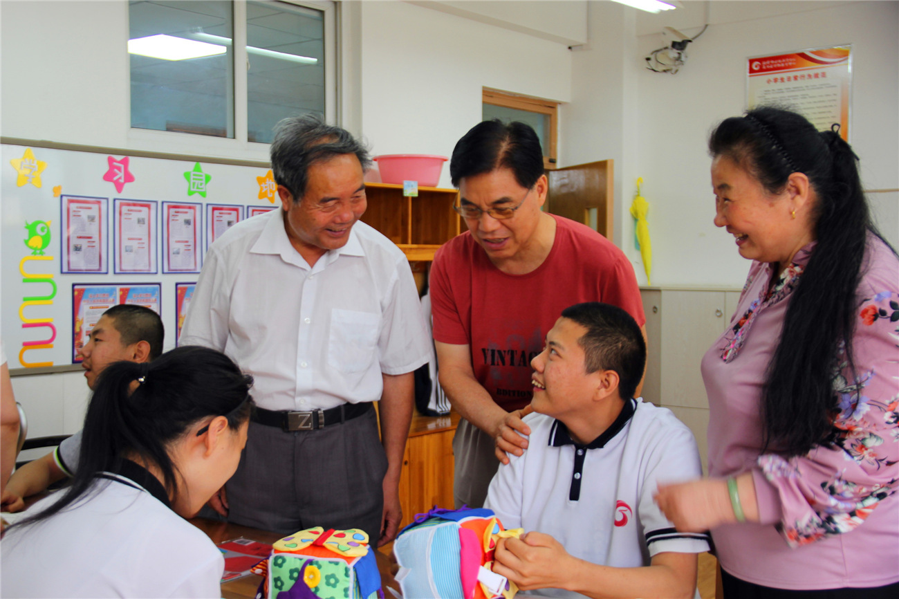 智慧園丁志愿服務隊與淄博市特殊教育中心聯(lián)合舉辦“慶祝建黨一百周年座談會”