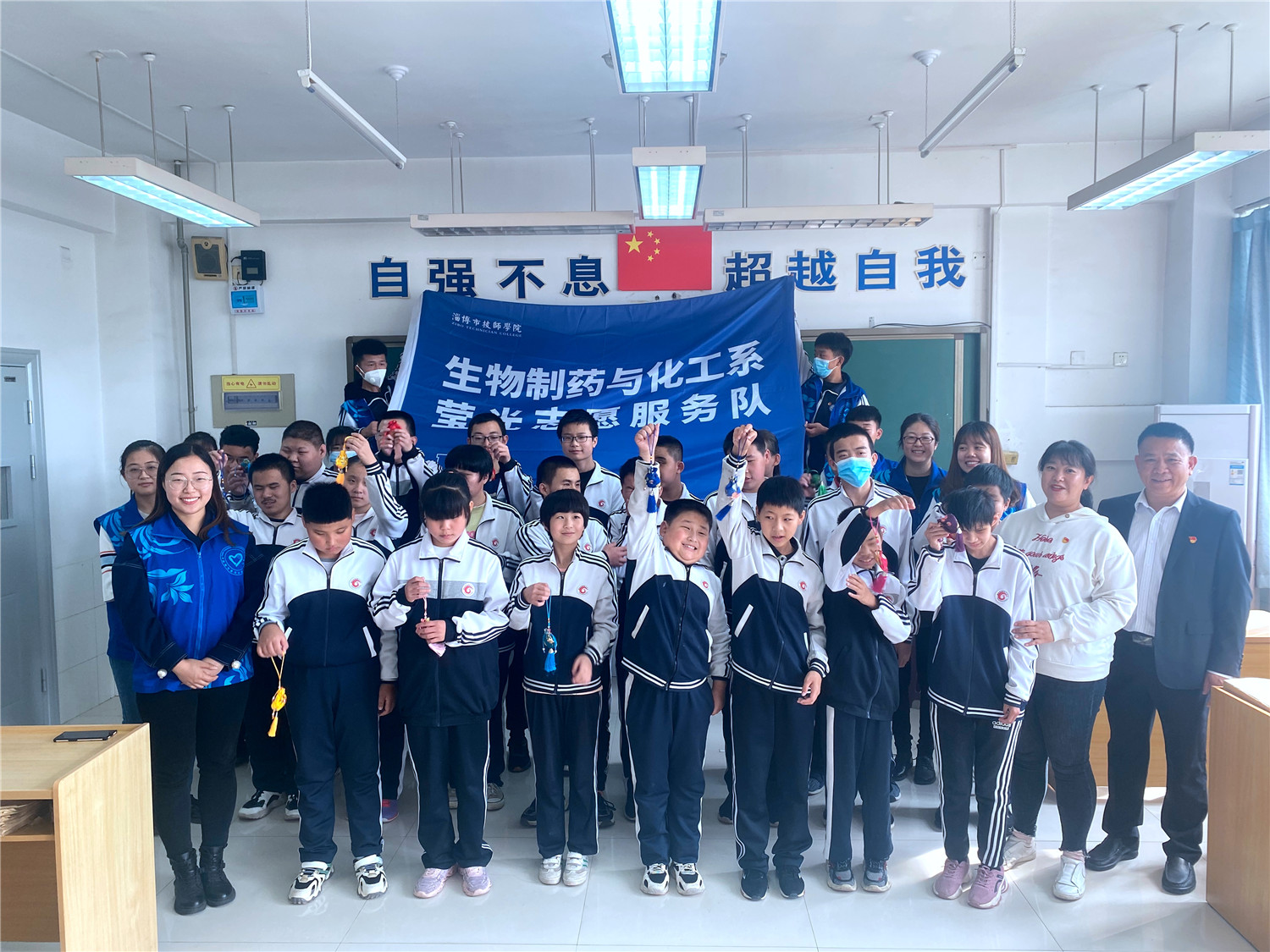 淄博技師學院志愿者與市特教中心視障學生共度盲人節(jié)