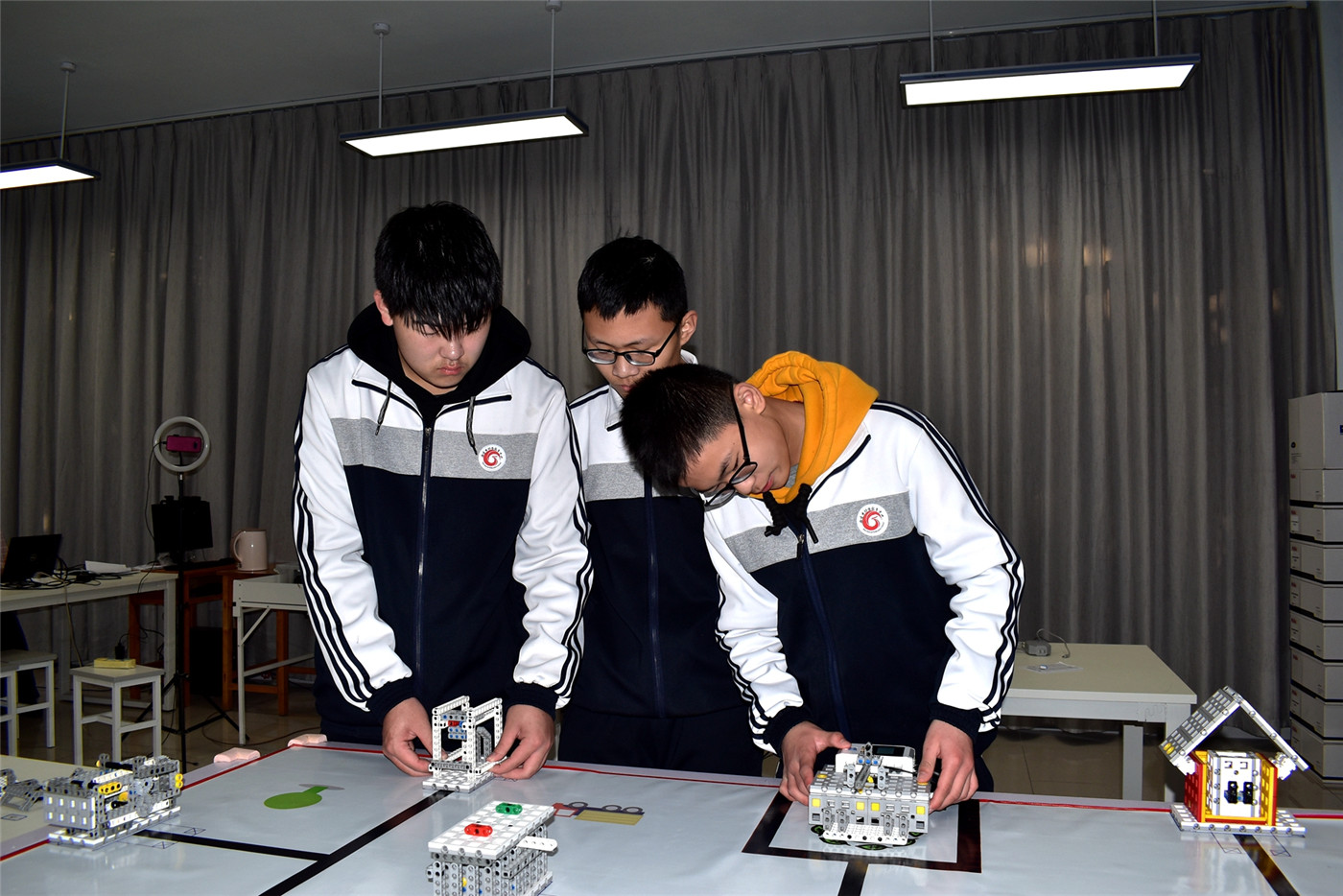 博愛鑄就科技花開美 自勝孕育聽障少年強