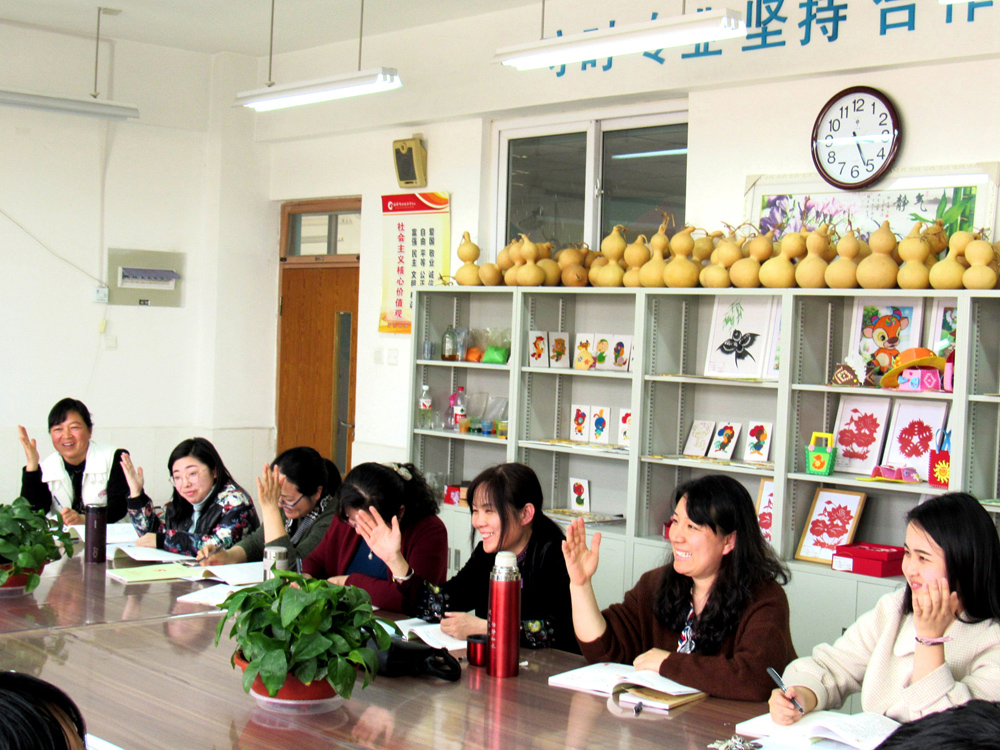 學校各黨支部召開2018年度組織生活會
