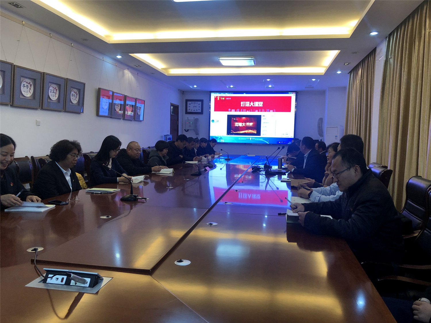 市特教中心開展“不忘初心、牢記使命”主題教育講專題黨課