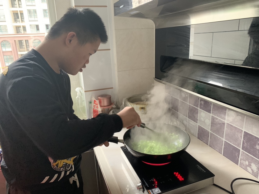 勞動充盈身心 實(shí)踐促進(jìn)成長