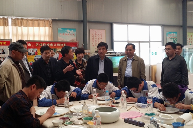我校學生在全省殘聯(lián)宣傳文化體育工作現(xiàn)場會上展示專業(yè)技能