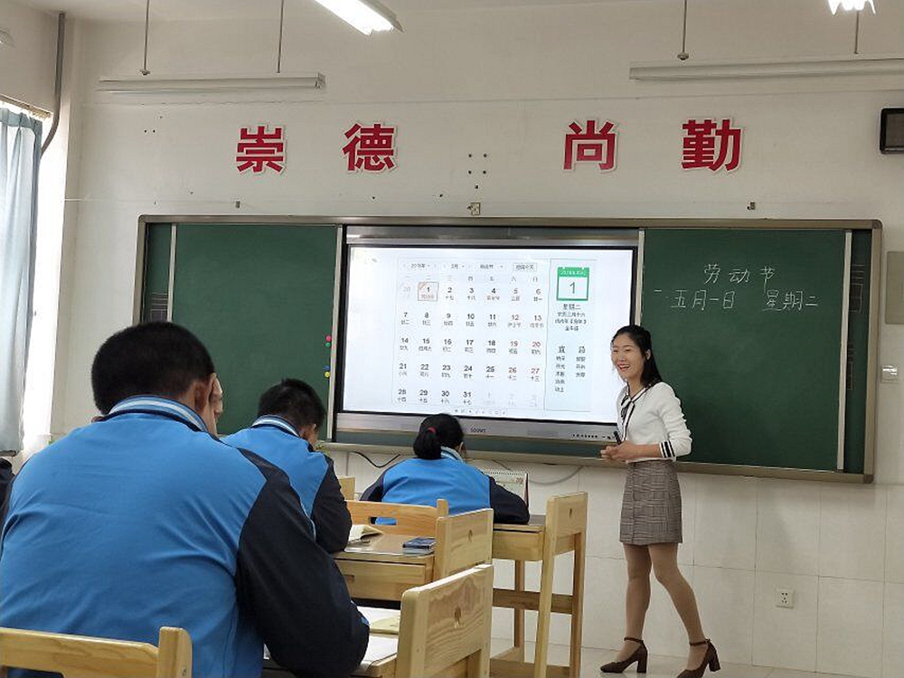 展風(fēng)采 促成長—職教部開展青年教師課件制作展評活動