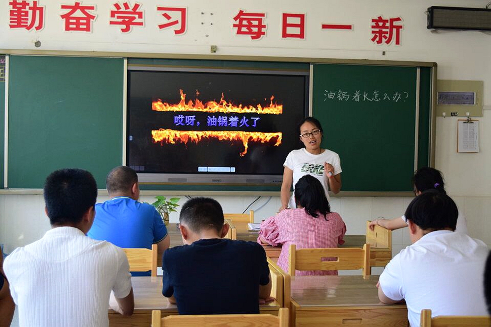 展風(fēng)采 促成長—職教部開展青年教師課件制作展評活動