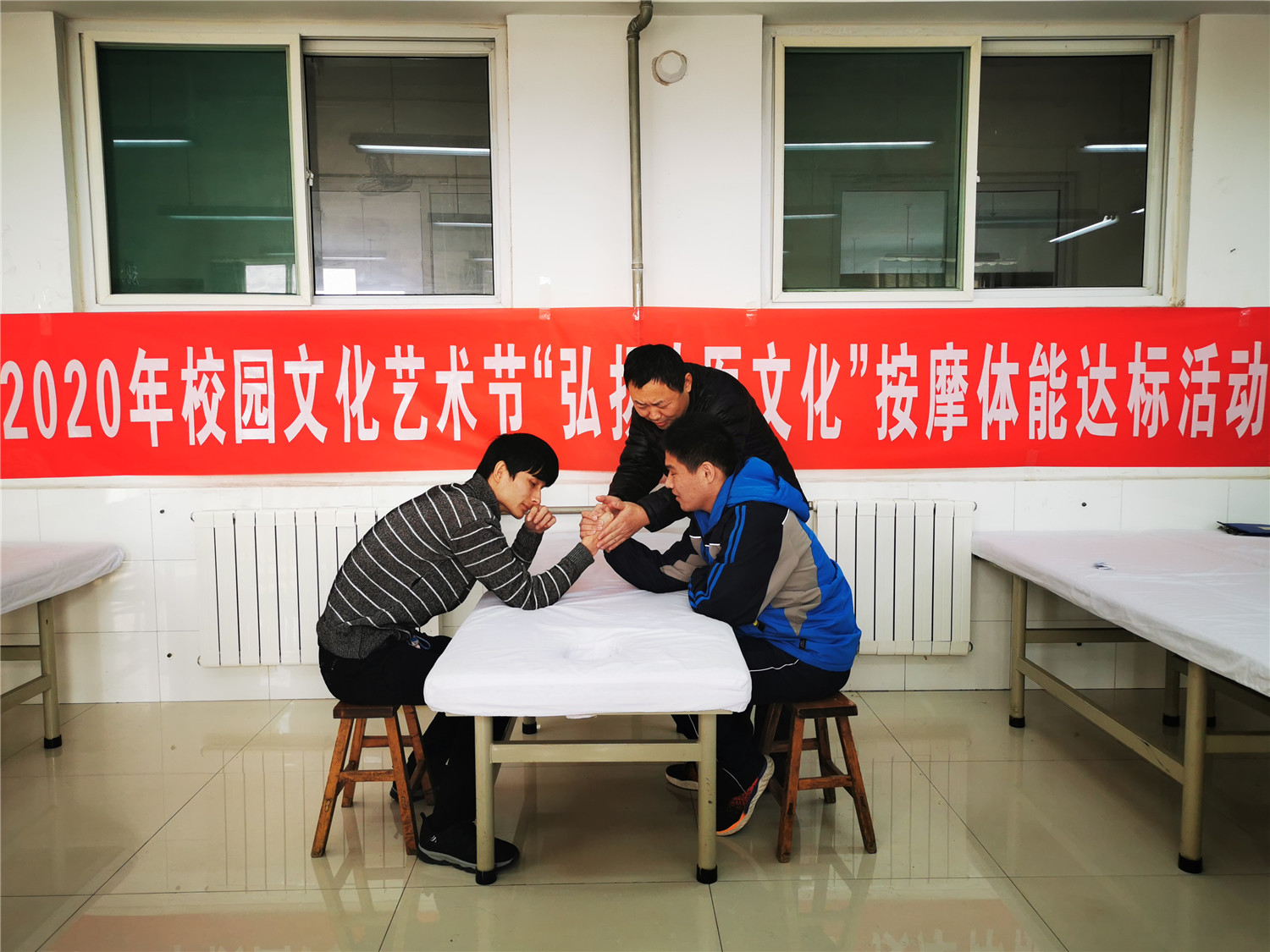 市特教中心開展弘揚(yáng)中醫(yī)文化——按摩體能達(dá)標(biāo)比賽