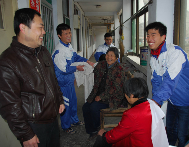 市特教中心開(kāi)展走進(jìn)尚莊社區(qū)志愿服務(wù)活動(dòng)