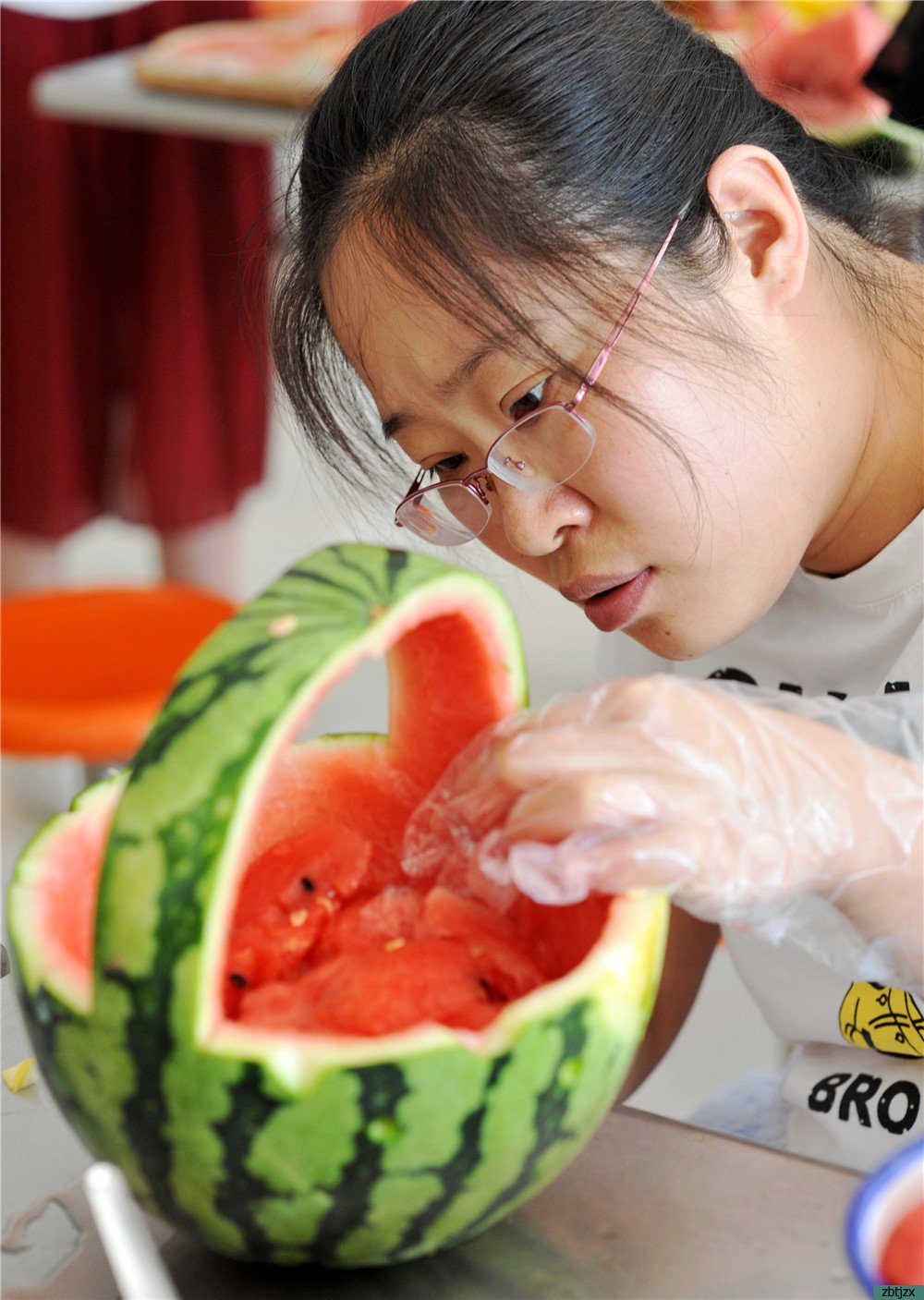 淄博市特殊教育中心開展“紅色青春 向黨獻禮”水果拼盤制作比賽