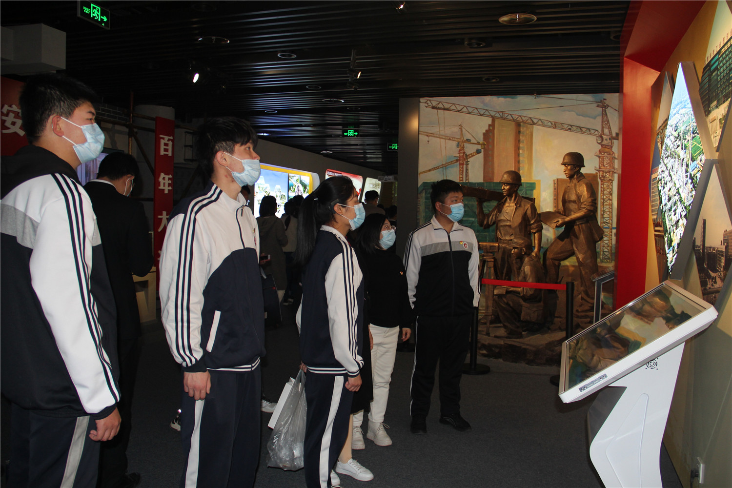 市特教中心組織開展“學(xué)黨史、強(qiáng)信念、跟黨走”新團(tuán)員入團(tuán)儀式