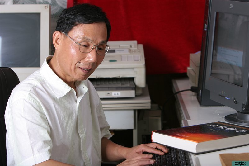 金氏脈學(xué)創(chuàng)始人、中國第一位盲人博士、全國自強(qiáng)模范、中國脈象研究員——金偉