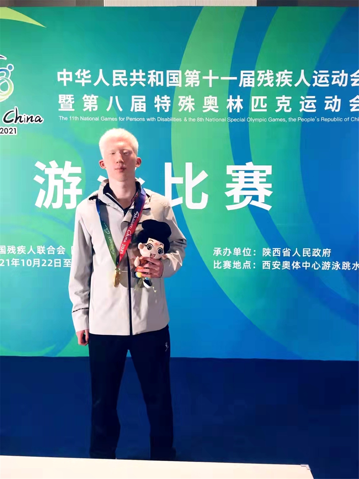 喜報(bào)：李云龍榮獲全國游泳比賽第一名