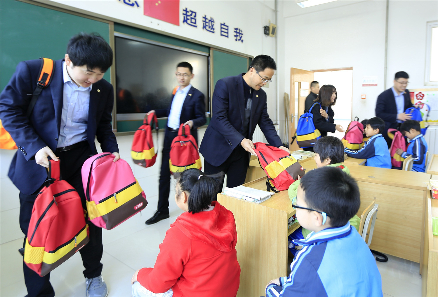 開展助盲技能培訓(xùn) 弘揚雷鋒志愿精神