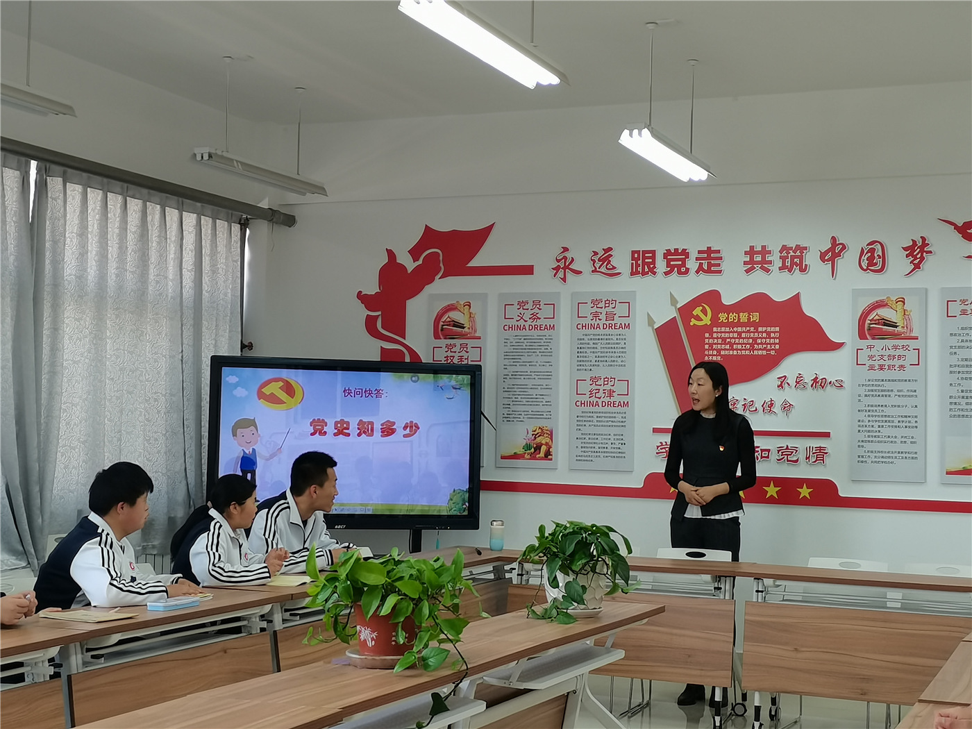 市特教中心組織開展“學(xué)黨史，感黨恩，永遠(yuǎn)跟黨走”主題教育活動
